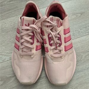 ✨ 3/$10 Adidas Swiftrun Shoes